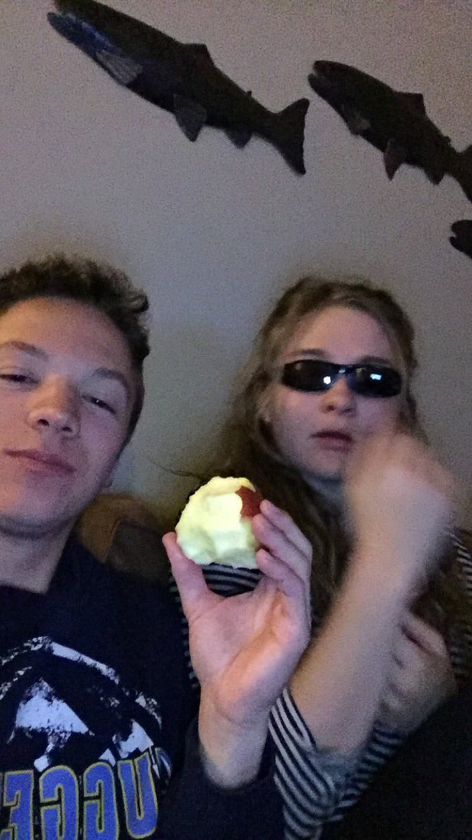 Cschneider27's tweet photo. Happy birthday and graduation Kate!!🎉🎉🎉@Kate_lemonss I hope you're having the best day❤️ https://t.co/7BXseW8rDK