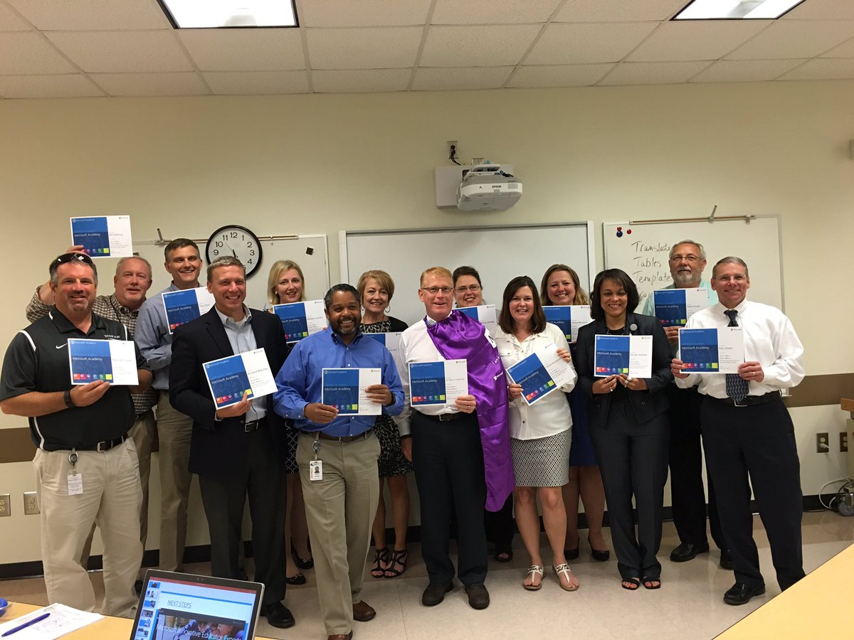 FredaWilliams's tweet image. So proud of our District&apos;s Leaders! The Supt cabinet members completed #MSAcademy @CherokeeSchools @sandiadams