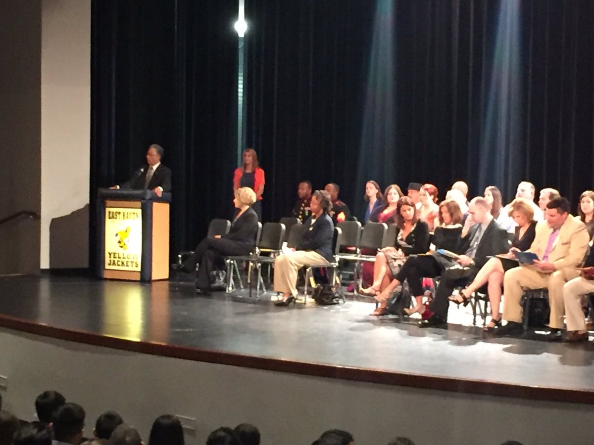 EHavenAthletics's tweet photo. Academic Awards Night at EHHS. We are beyond proud of your successes 😎 @EHHSPrincipal @EHSD_eforti @EHSD_pbonner https://t.co/F6V3ZjRRtf