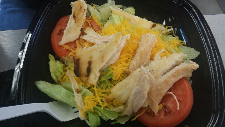 coleman004's tweet photo. @BurgerKing Horrible salad. Only two salad dressings. Not even handful of lettuce. https://t.co/Sawz3RvdBx