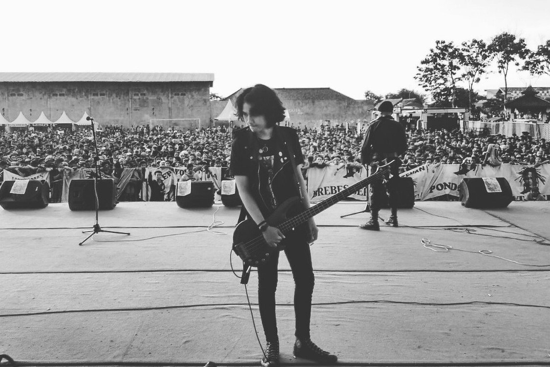 rtjofficial's tweet photo. @RojulPj at danskapogo 3 #romiandthejahats #rtj #slonongboy #rocknrollkotor #punkrock #punk #danskapogo #danskapogo3 https://t.co/JppzlSeIaP