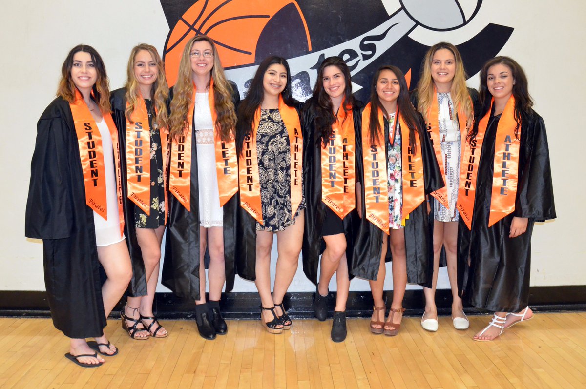 VCwbbWPH's tweet photo. Proud of all our VC Women's Basketball graduates!!! @VCAthletics @vcscolleges https://t.co/9nAaRf61L6