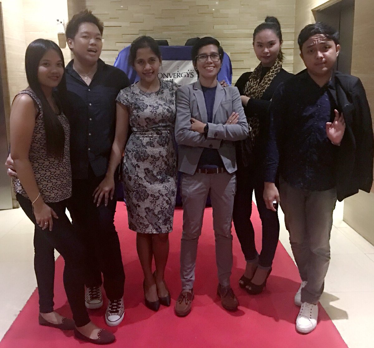 MakatiExcalibur's tweet photo. Happy #EAD2016, Cluster @zare_zanthea and Cluster @iam_PAUVINCE!!! ✋  #CVGPH #G5ServiceChat https://t.co/5XGAoXbXX1