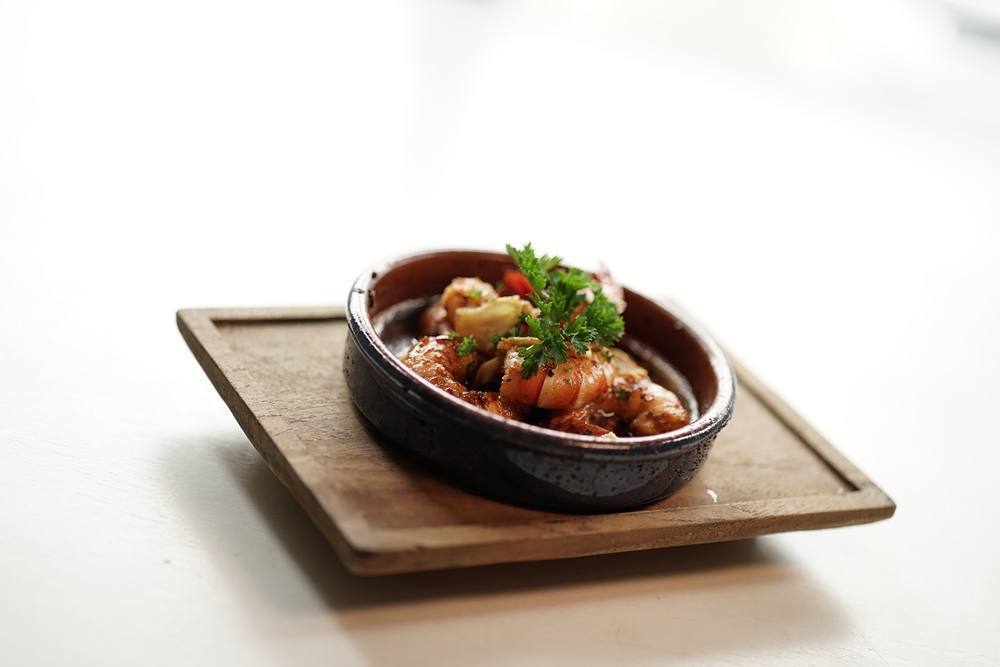 This "Sizzling Garlic Shrimp", gives out a Spanish flair!
The perfect Starter, to start your lunch today! :9

#Ambe…