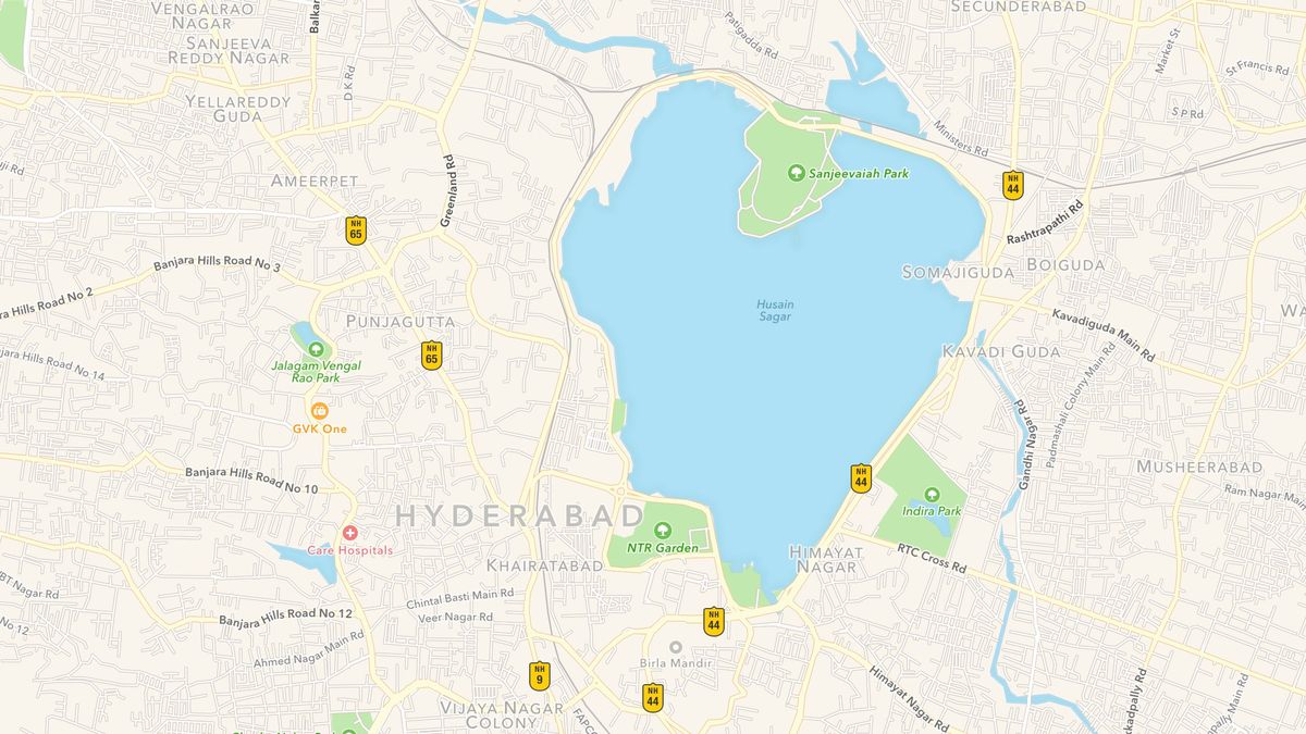 Recode's tweet photo. Apple is hiring up to 4,000 people in India for the Apple Maps team https://t.co/6SxjCnsGDE https://t.co/ra0T7JEBQq