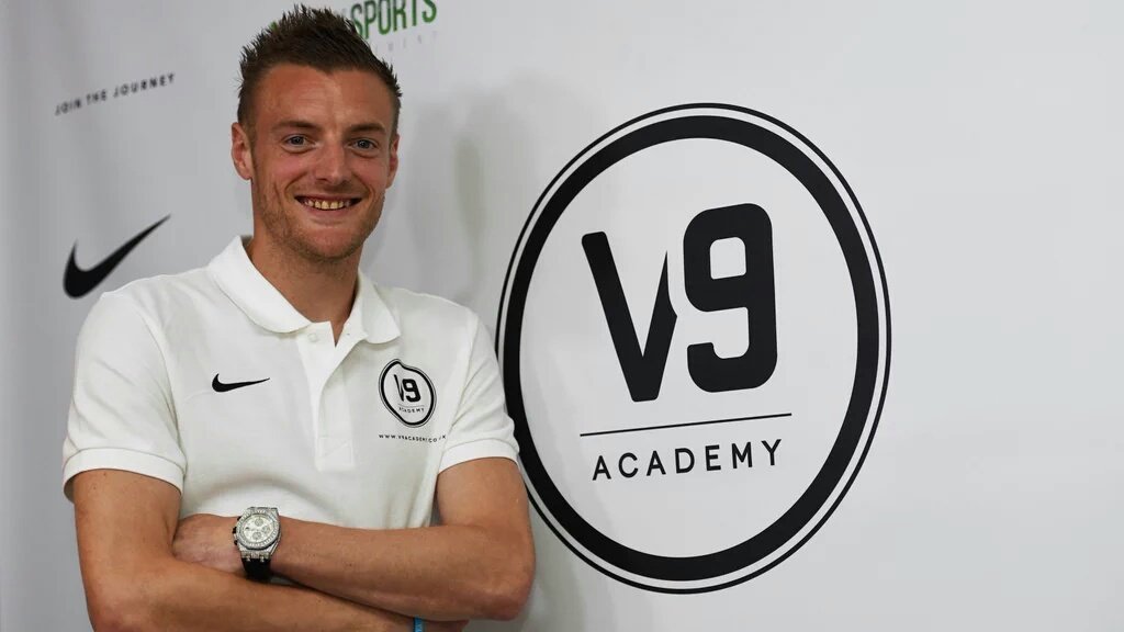 Mercado_Ingles's tweet photo. Jamie Vardy abre su propia academia de fútbol y en sólo 3 días 1500 niños desean ingresar e inscribirse. https://t.co/kMQo1uUFrg