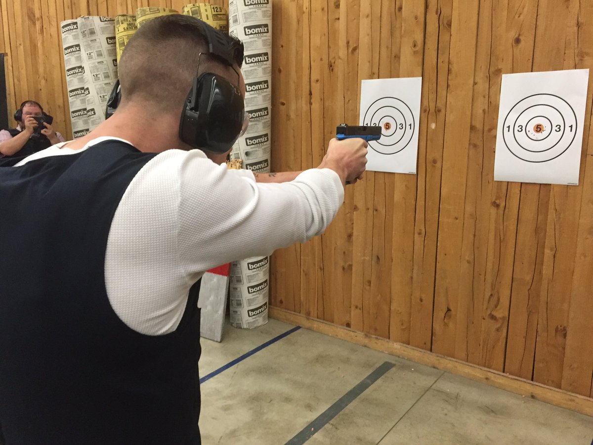 NiagRegPolice's tweet photo. .@WellandNTW thanks 4 joining us on Monday for the Media Use of Force TRNG. #NRPSPoliceWeek https://t.co/7FDg5BOGc9 https://t.co/BhVqOMuiBG