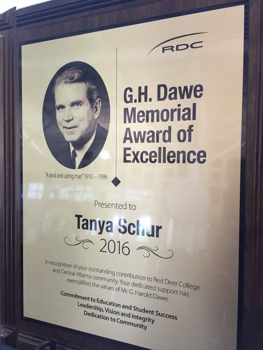 RedDeerPolytech's tweet photo. This year's recipient of the G.H. Dawe Award of Excellence is Tanya Schur! 💫 #RDCCommunity2016 https://t.co/ZAijmxkn3h
