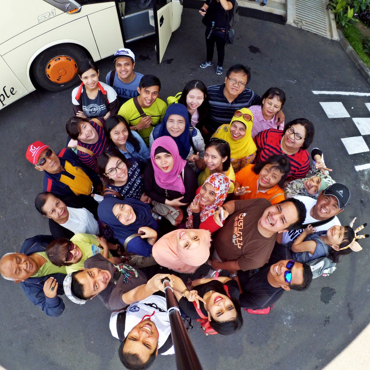 shelamung's tweet photo. Gank Manado in action #mbe2015 #wisataMBE2015 #peninsulahotel #takenbyyicam https://t.co/sCHHS3GMor