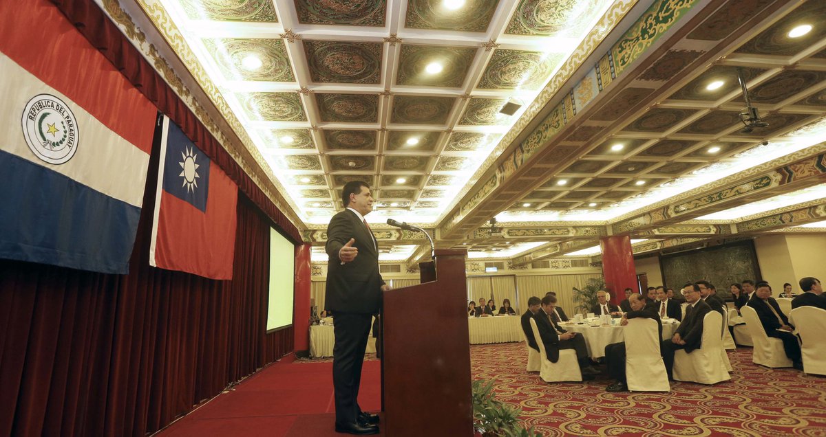 PresidenciaPy's tweet image. Presidente @Horacio_Cartes participa de una reunión con empresarios chinos en #Taiwan. #InversiónPy