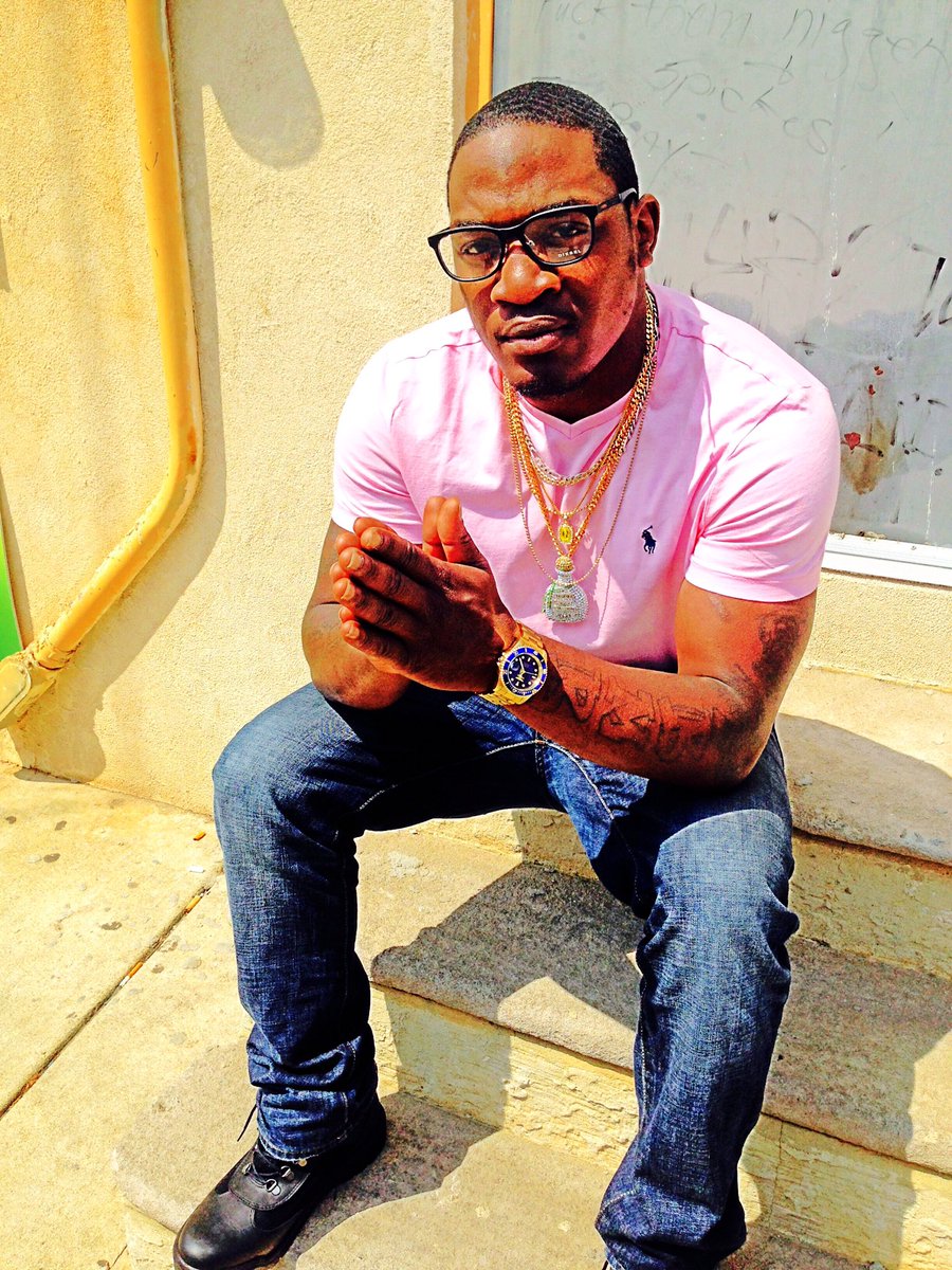 MRBMB215's tweet image. REAL NIGGAS DO REAL THINGS 💯💯💯🔥🔥🔥💵💵💣💣💣💣 #BMB #TROUBLE_N_INK #PHILLY