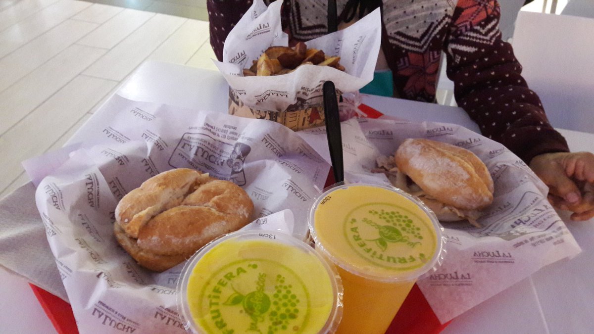teesil18's tweet photo. Un Dia De Relax Con Mi Mami En Larcomar.
😍😍😍 https://t.co/9ekC1APeDe