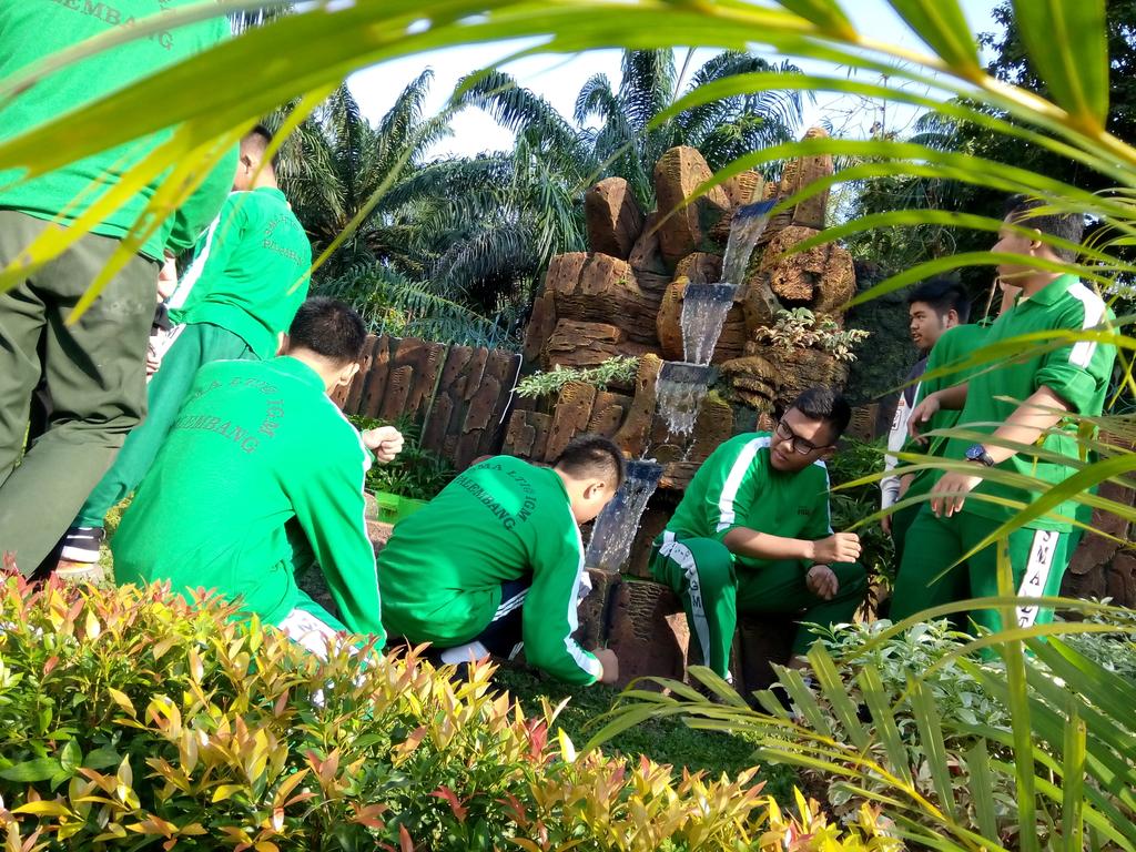 SMALTIIGMPLG's tweet photo. "Kamis Bersih"

#gogreen https://t.co/rCsqIWaPZ7