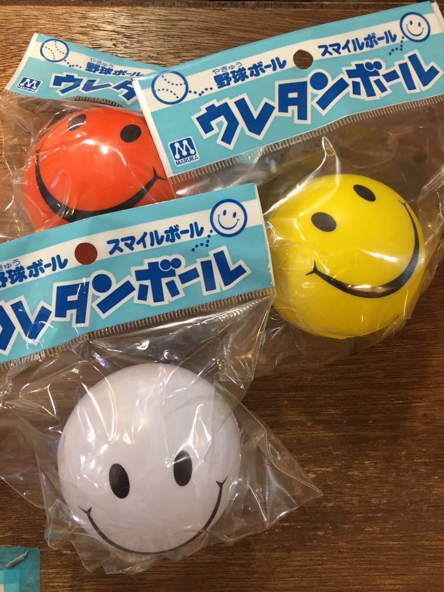 雑貨 Un1bouton V Twitter 再入荷のウレタンスマイルボール 柔らかいので当たっても痛くありません 野球やキャッチボールに カラーは3カラーです 140 税 ウレタンボール スマイル 野球 キャッチボール
