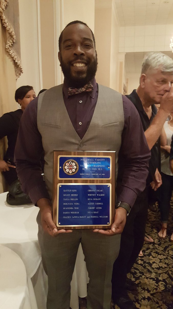 HelenCoxCheer's tweet photo. Honored tonight by the Westbank Quarterback Club #CoachesTooCute #HCVarsityCheer #NationalChampions https://t.co/gvSLOSULWK