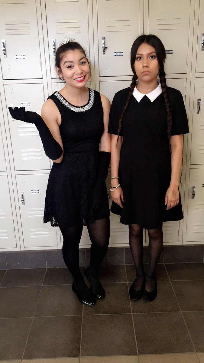 nxthaly__'s tweet photo. Wednesday Addams on a Wednesday. #KFSeniorWeek Character day 🔪 https://t.co/qdwK2x70z3