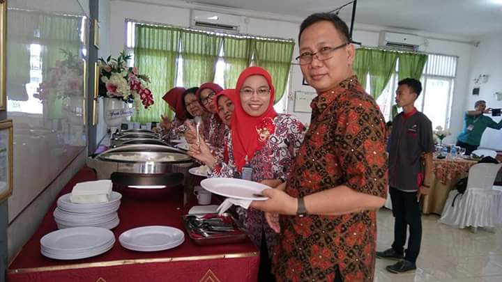 jangan lupa makan siang hari ini bersama sahabat#dengansahabatbahagia bersama#