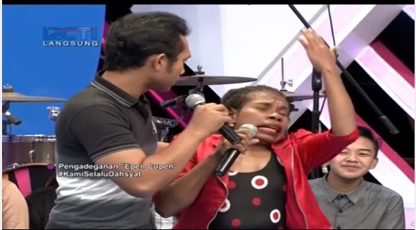 dahSyatMusik's tweet photo. Ternyata Sisi ceritanya sakit panas dan mau di periksa ke dokter #KamiSelaludahSyat https://t.co/OW9yk3TCV0