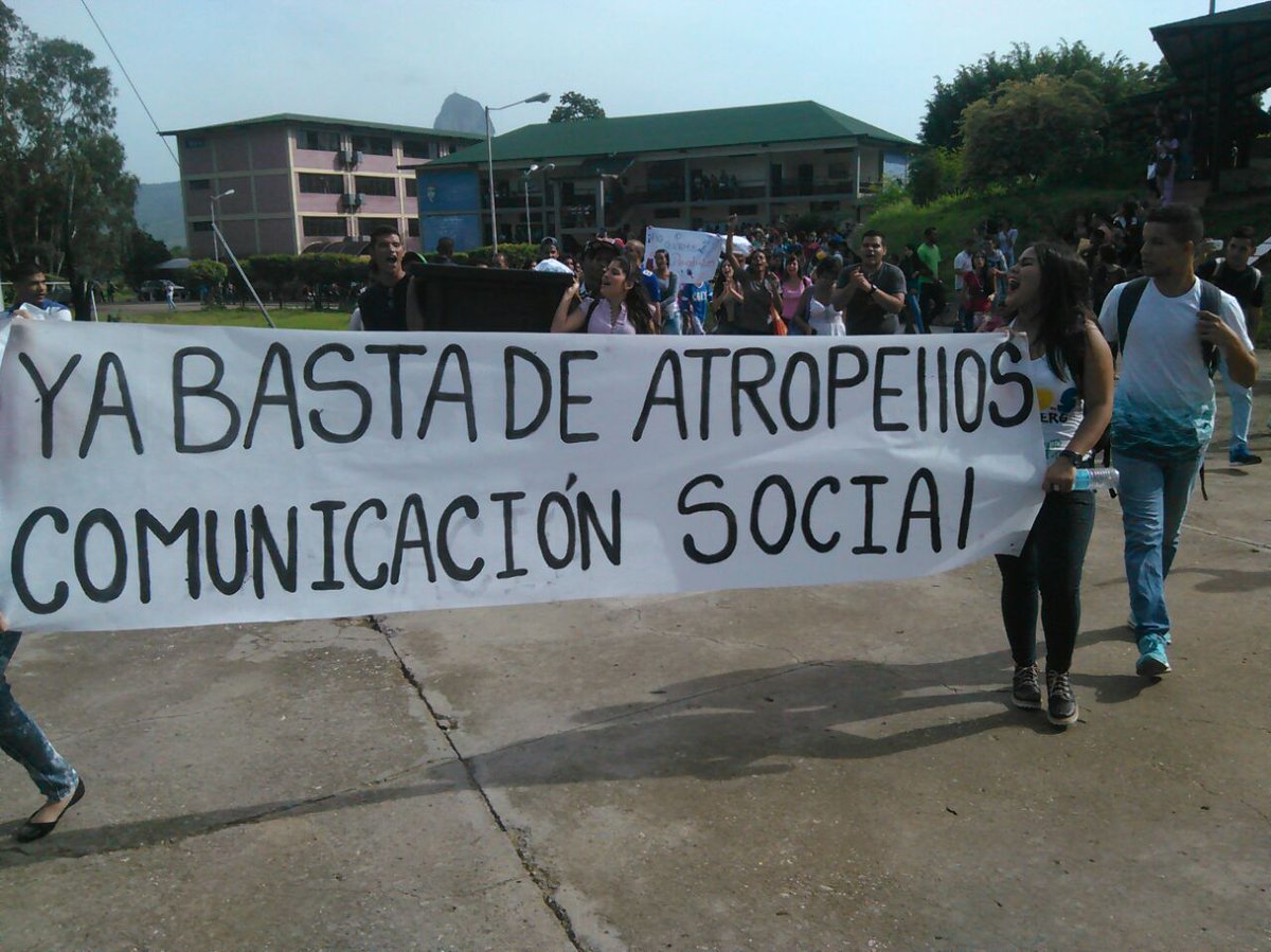 MaiWhite's tweet photo. Queremos una mejor universidad. Queremos nuevo decano que se avoque a nuestras necesidades #EcosUnerg #FueraDecano https://t.co/Sy5l0XlUHP