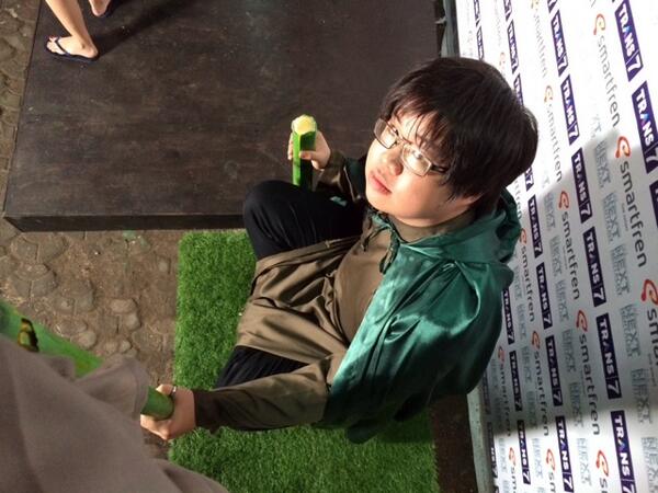 dulu harus foto dari atas (pake banget) biar keliatan kurusan. sekarang dah kurus beneran. HBD emon nya jiban emon!