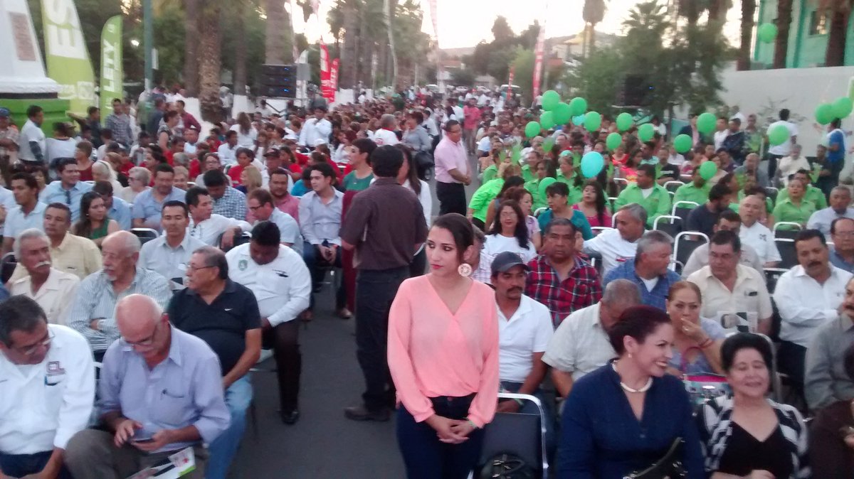 gallegosgus73's tweet photo. Con una nutrida asistencia de Gomezpalatinos. @LetyHerreraAle y @EVillegasV dieron a conocer su #ForoDePropuestas GP https://t.co/GZOIxUIn23