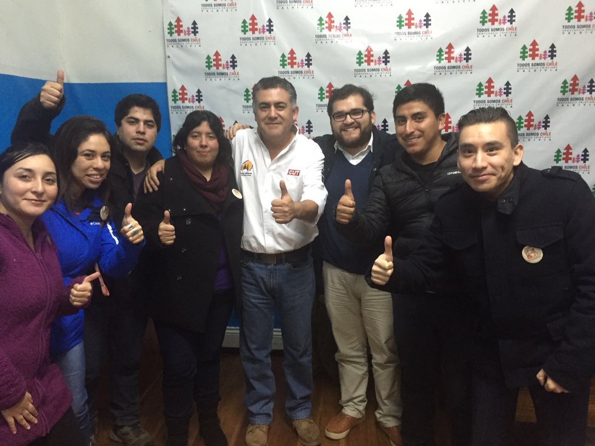 JDCLosRios's tweet photo. Junto a nuestro cámarada @NolbertoDiaz en #valdiviacl contando su experiencia en el mundo sindical https://t.co/fVt6k44CcC