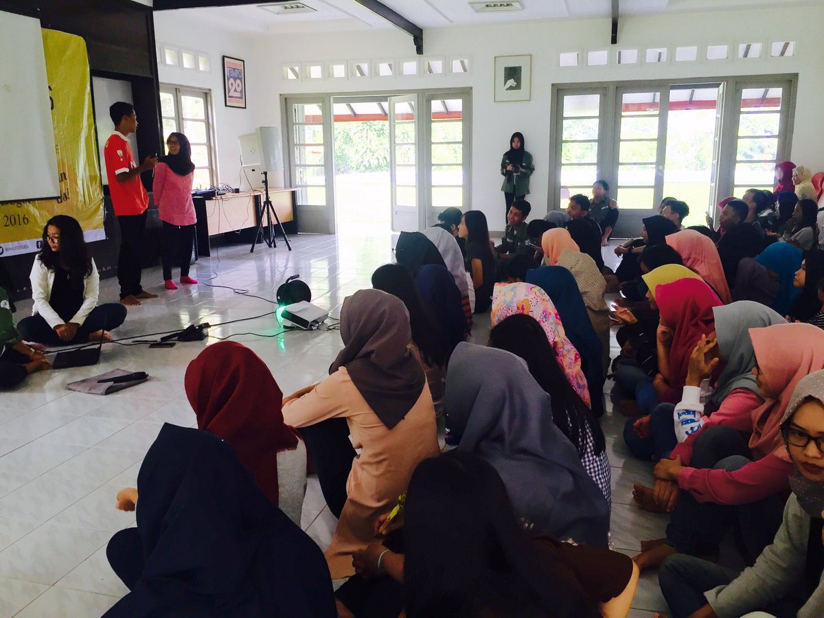 Menjelang penutupan acara #MAKAZI16 peserta berkumpul untuk melihat video dokumenter