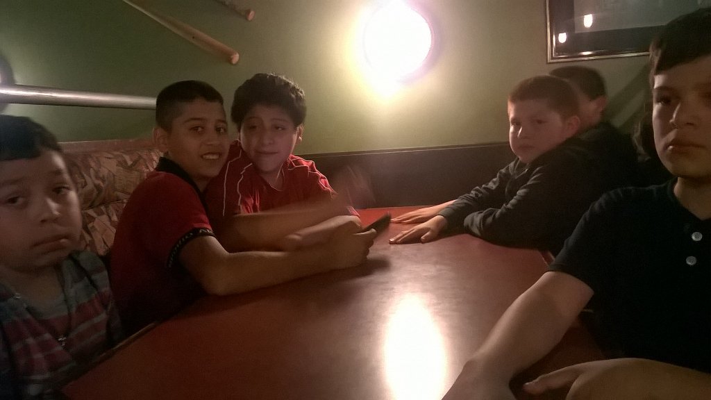22Flash's tweet photo. The bros at John's Incredible(this was at some time around 12:30) https://t.co/GvpSuyFbZN