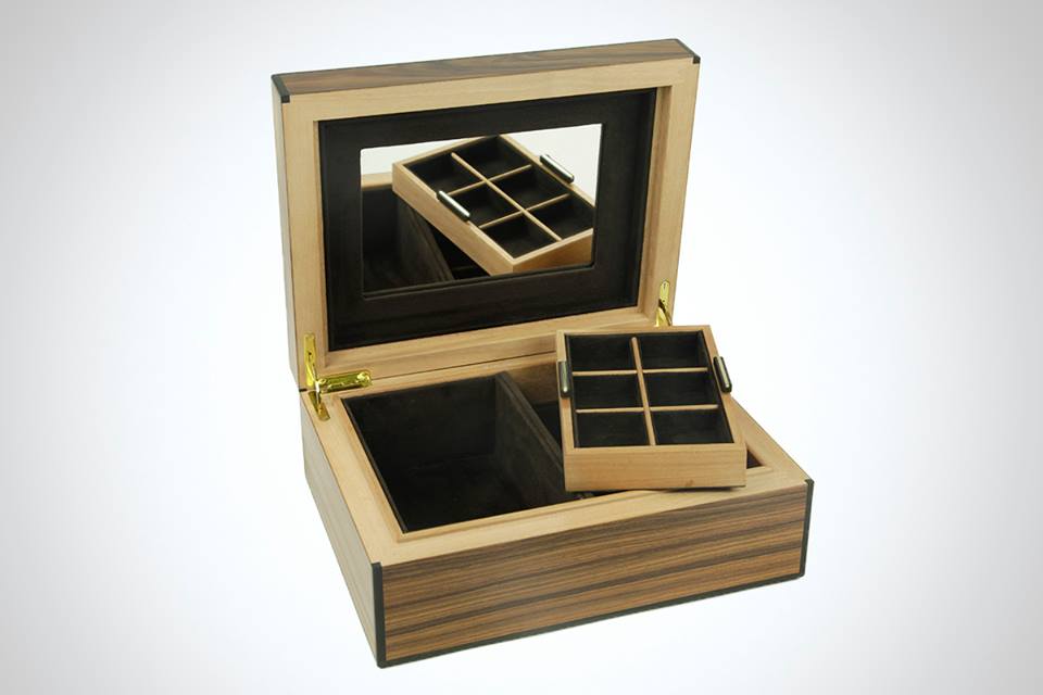 AtelierWalter's tweet photo. #Coffret #anniversaire #Palissandre Santos et #ébène d#Gabon #metierdart #yvelines Saint Rémy les chevreuses 21 #mai https://t.co/18Jkb8slYR