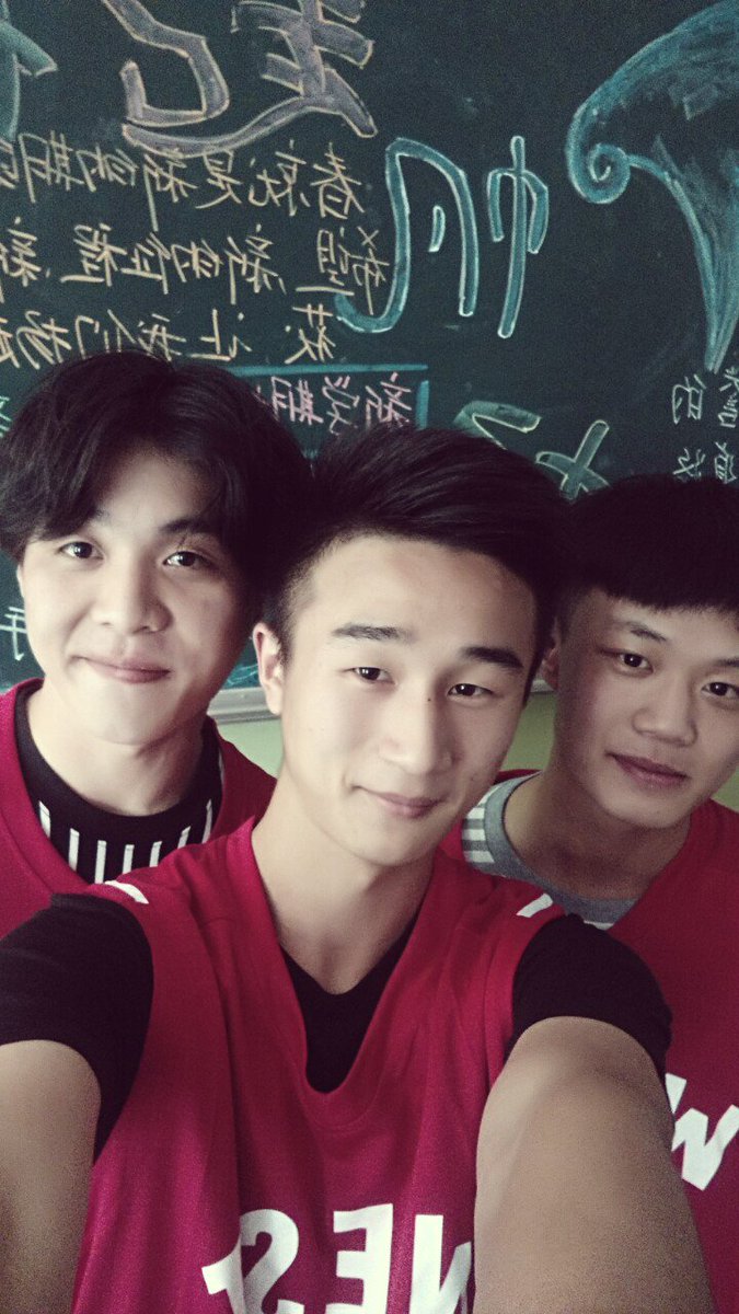 shupamen's tweet photo. 高中生活！ https://t.co/lOypYLByHL