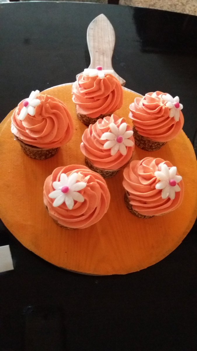 sroy066's tweet photo. #lovely #cupcakes #morningsavoury hungerfeel #mysweettooth @hyattkolkata #lobbycafe @thesuvrajit @sujasnameth https://t.co/OOy7zXxkoO