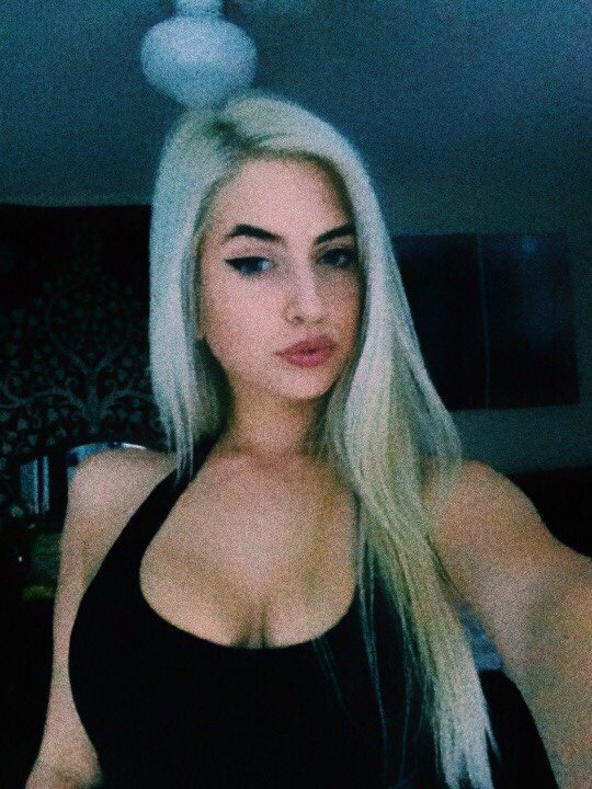 Decadent_Annie's tweet photo. Tell me how pretty I am. @RTpig #prettierthanyourwife #fuckyourgirlfriend #thereisonlyme #findom #spoilme https://t.co/nt8vvEsMtb