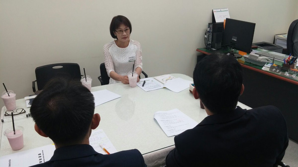 오늘 2016. 제5대 일일명예시장(김경민)님이 오셔서 관심 분야에 대한 설명과 
업무보고를 받고 계십니다. 

여러분도 오늘의 시장이 될 수 있습니다.

#성남시