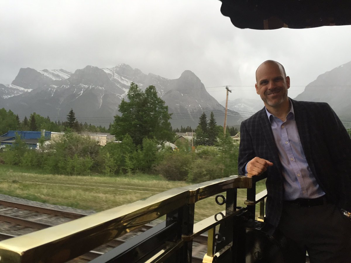 Thank you Mark Wallace & @CanadianPacific for a special evening aboard the Royal Banff Dinner Train! @CFL @LCFca