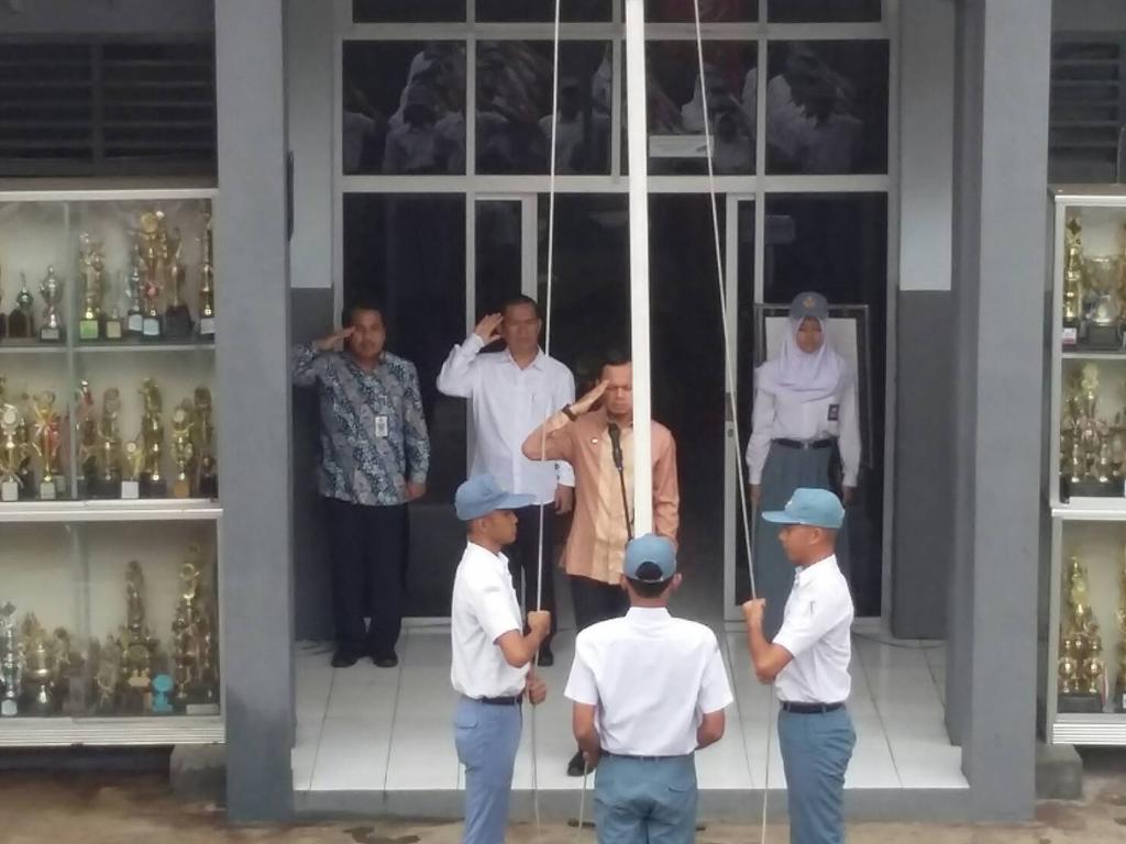 Terimakasih bapak walikota bogor <a href="/BimaAryaS/">bima arya</a> untuk meluangkan waktunya menjadi pembina upacara :) #WeLoveBogor