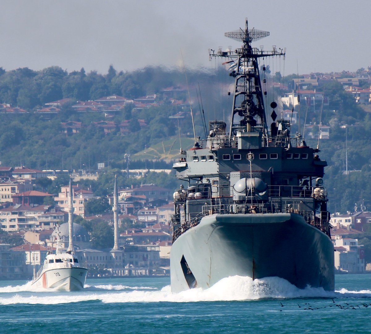 большой десантный корабль александр отраковский. численность экипажа бдк. численность экипажа бдк. бдк саратов в порту бердянска. численность экипажа бдк.