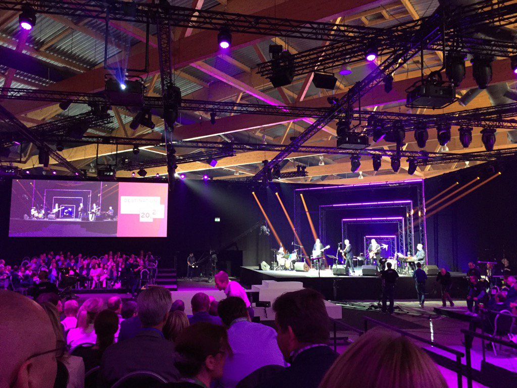 CoomansSimon's tweet photo. Enjoying some great tunes @ CPBB Convention Day #bnpparibasfortis #laatseshowband https://t.co/FSqGssrR38