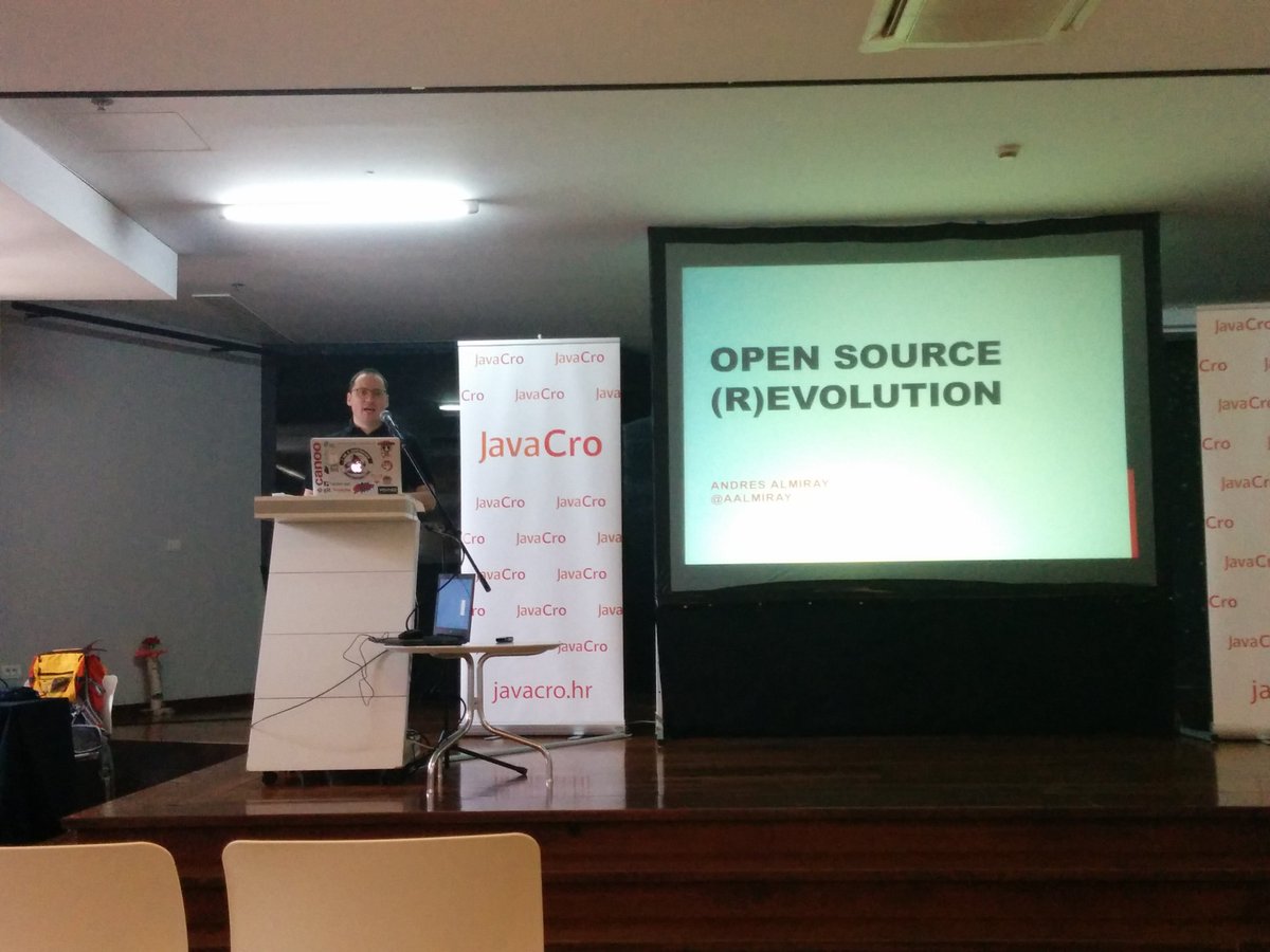 ilopmar's tweet image. . @aalmiray is ready to rock on the keynote. Will be @el_groovyssimo here? #javacro