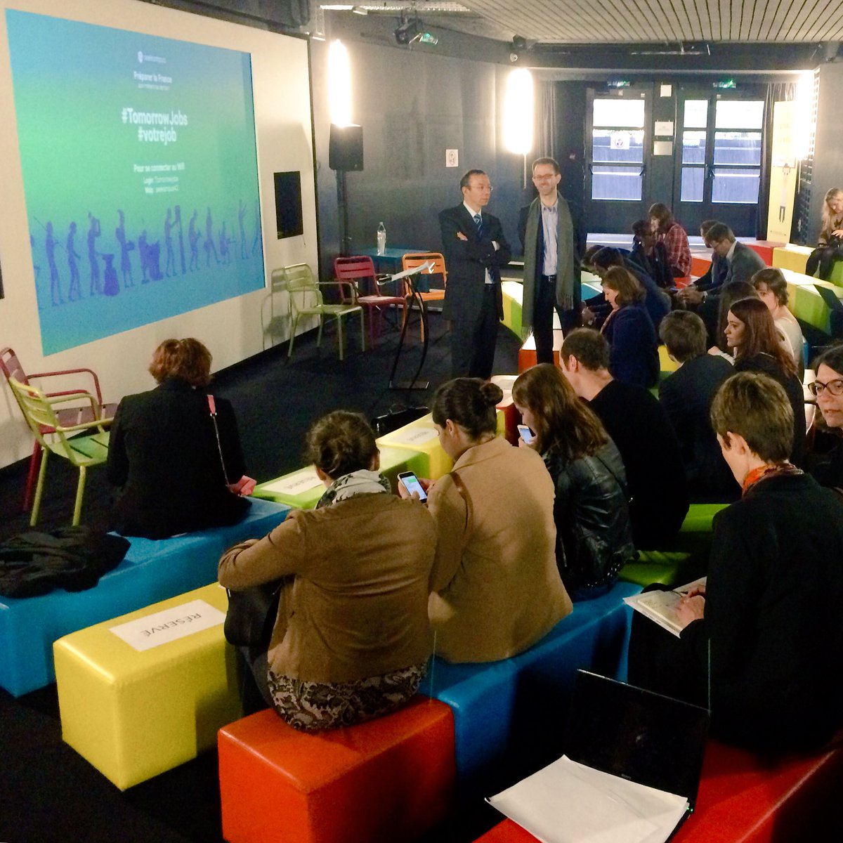 LeonorePerrin's tweet photo. Éric Labaye de @McKinsey en place pour sa keynote sur la transformation des métiers #TomorrowJobs @42born2code https://t.co/32DJxHTrkJ