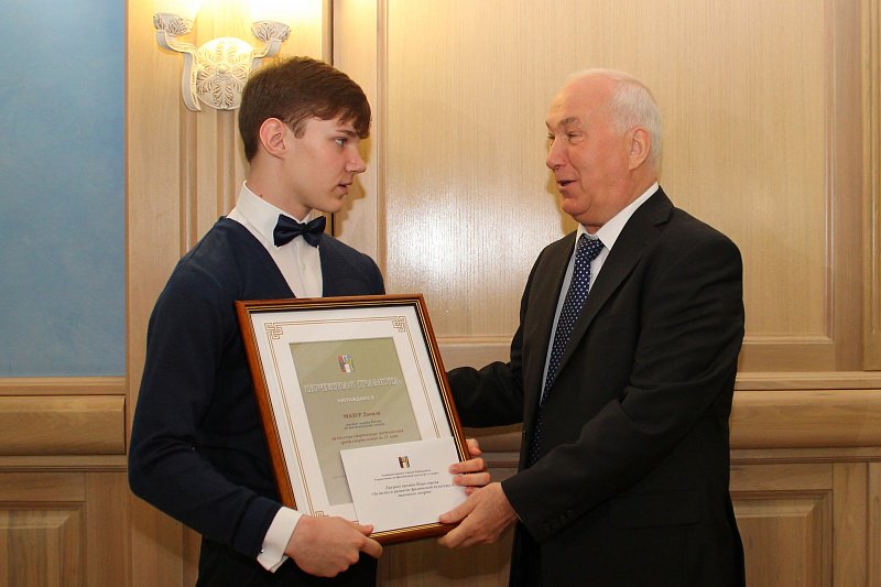 Лучшие спортсмены Хабаровска получили премии мэра tinyurl.com/hw7j6a8 #новости #спорт #премия #хабаровск