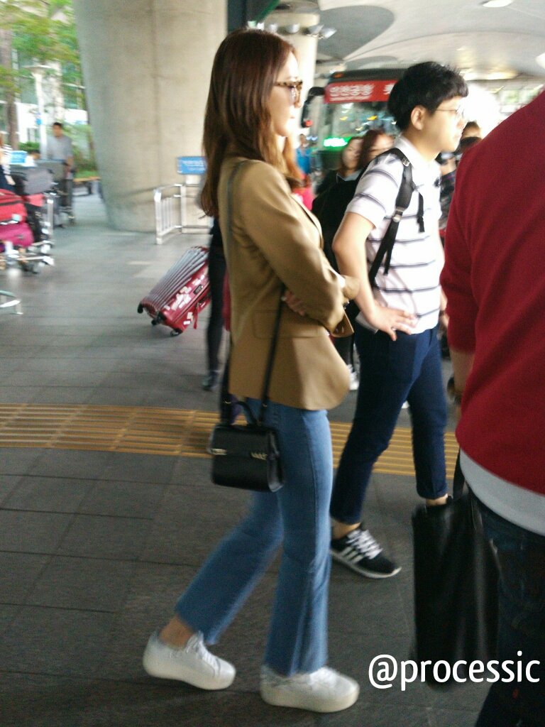 [PIC][19-05-2016]YoonA trở về Hàn Quốc vào trưa nay Cizk-8uU4AAsSBk