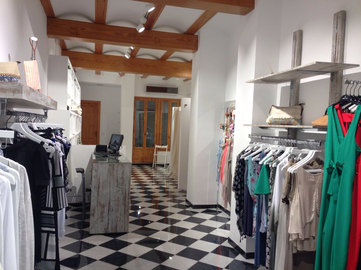 Buenísima tienda de ropa y para la mujer en el centro de valencia, instalación de A2 Informatica con <a href="/AgoraTpv/">Agora TPV</a>