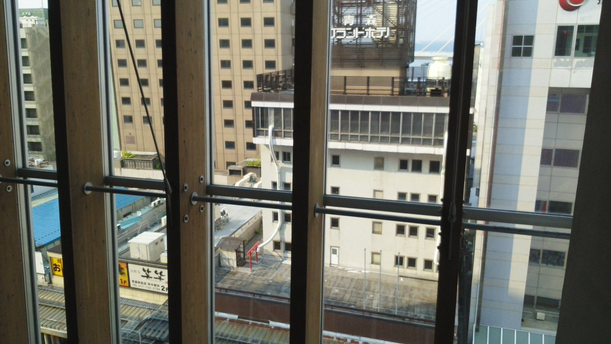 武田安彦 青森市民図書館より撮影 解体に入ったという青森グランドホテル 次に青森に来たときはどうなっているかな お社があったんですね 武田安彦 青森市民図書館より撮影 解体に入ったという青森グランドホテル 次に青森に来たときはどうなっているかな お社があったんですね