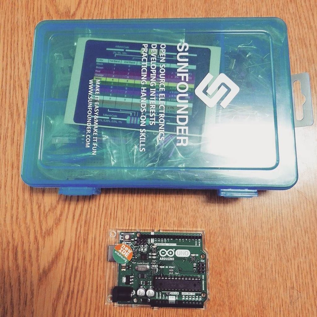 caudalfinIoT's tweet image. Let's try Arduino UNO + sunfounder compatibile starter kit #arduino #arduinounor3 #italianhardware #original #kit #…