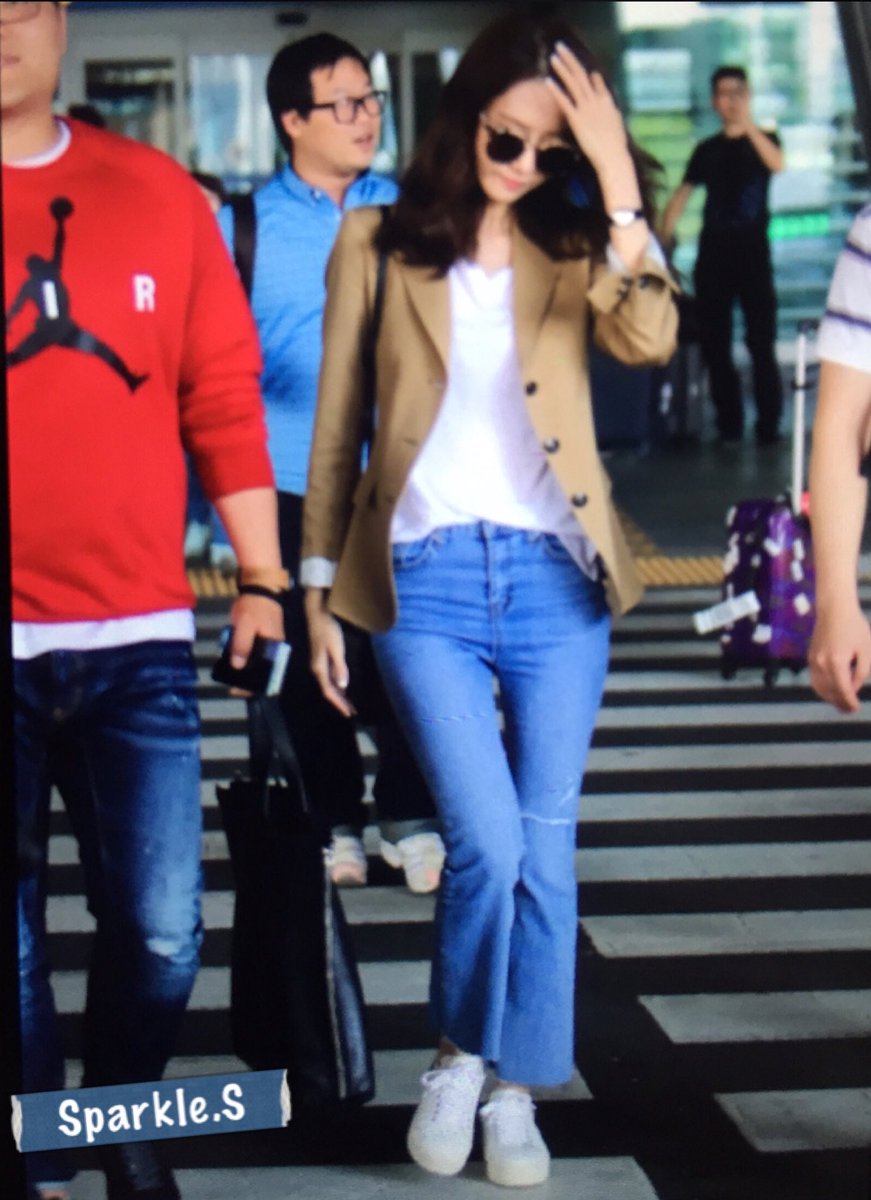 [PIC][19-05-2016]YoonA trở về Hàn Quốc vào trưa nay CizrzB2VEAAEeVC