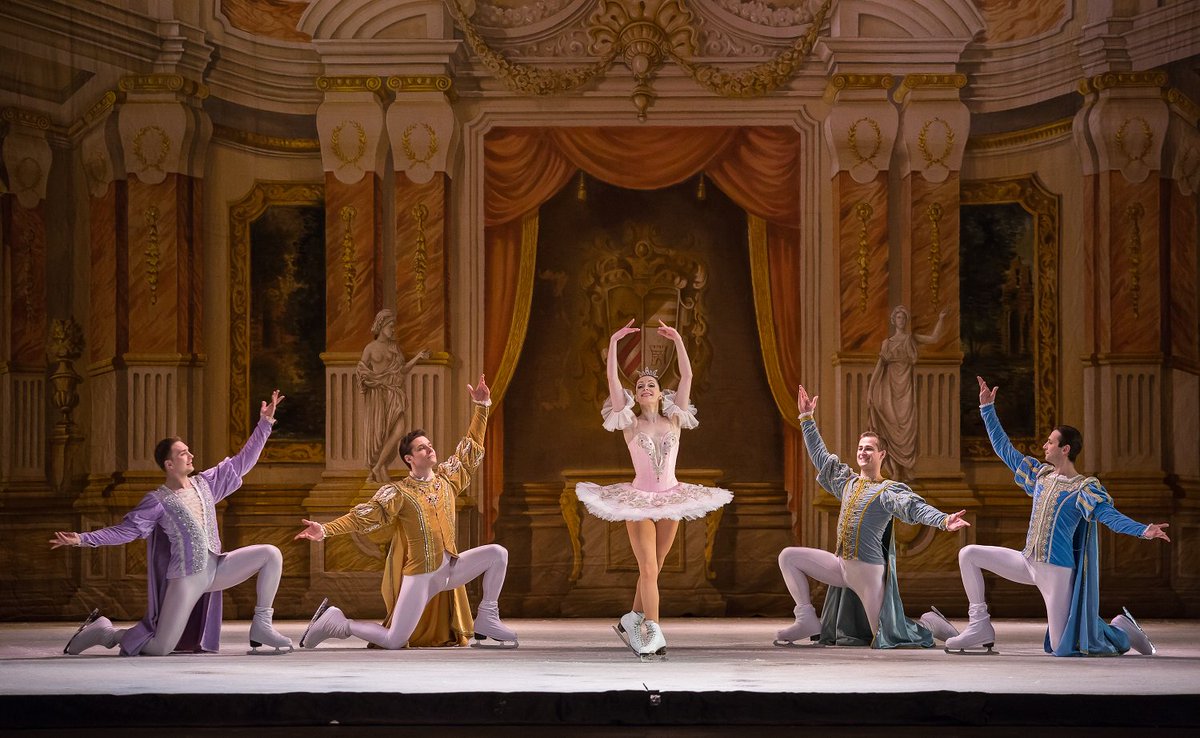 Η ΩΡΑΙΑ ΚΟΙΜΩΜΕΝΗ
ΜΠΑΛΕΤΟ ΣΤΟΝ ΠΑΓΟ
18-22 ΜΑΪΟΥ ΘΕΑΤΡΟ BADMINTON