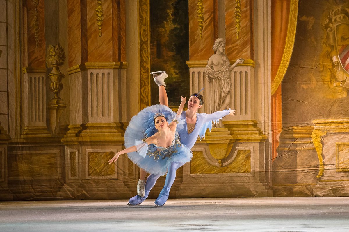 Η ΩΡΑΙΑ ΚΟΙΜΩΜΕΝΗ
ΜΠΑΛΕΤΟ ΣΤΟΝ ΠΑΓΟ
18-22 ΜΑΪΟΥ ΘΕΑΤΡΟ BADMINTON