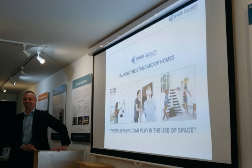 TotalHomeEnviro's tweet image. Talking about @britishgypsum fab #GyprocHabito plasterboard holding 15kg using 1 x 10mm screw! #practicalinnovation