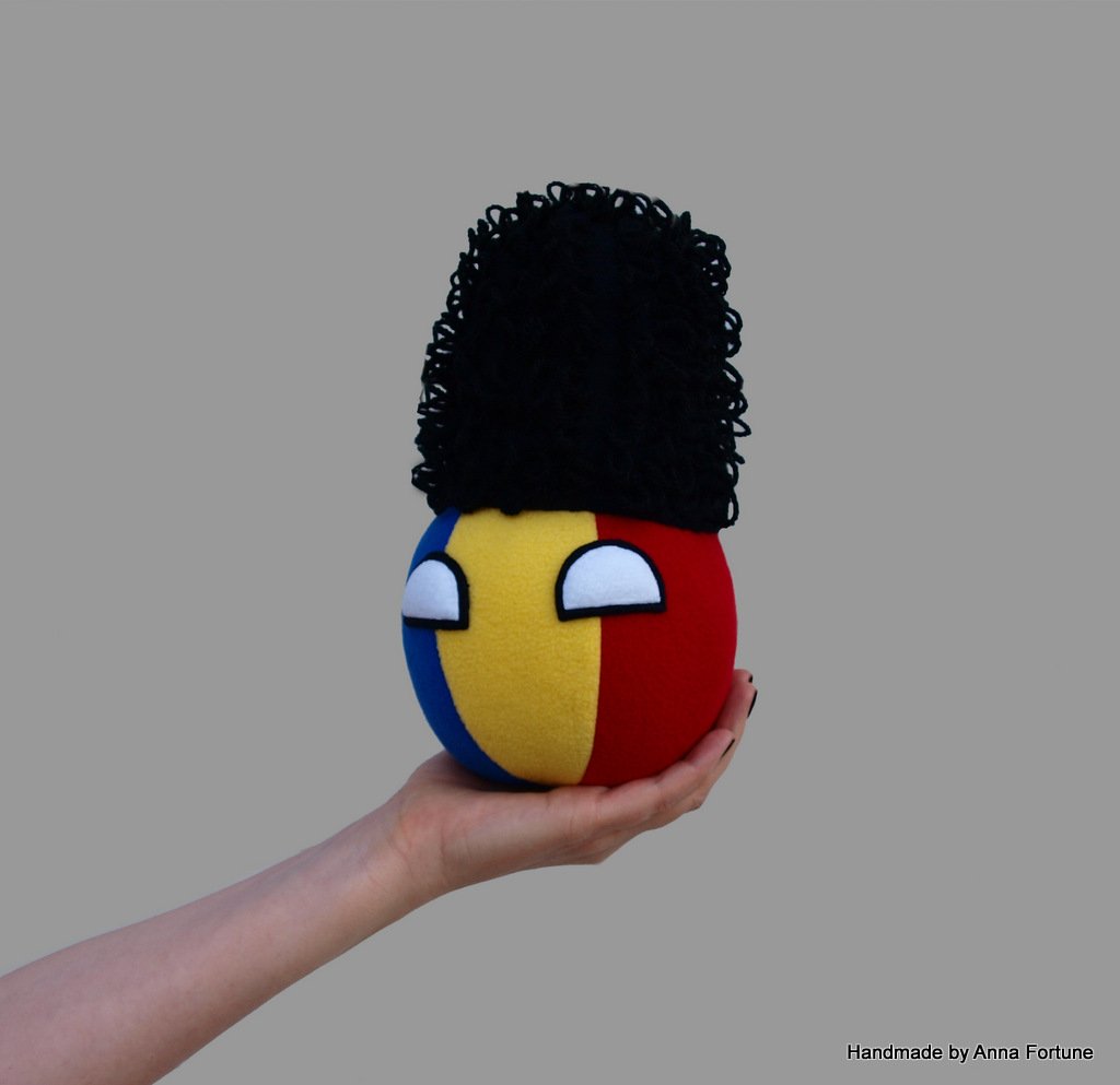 AnnyFortune's tweet photo. #Romaniaball with traditional hat (Căciulă)  #Polandball #Countryballs #handmade 
https://t.co/L82gbqrVMd https://t.co/gvhvgfuJfv