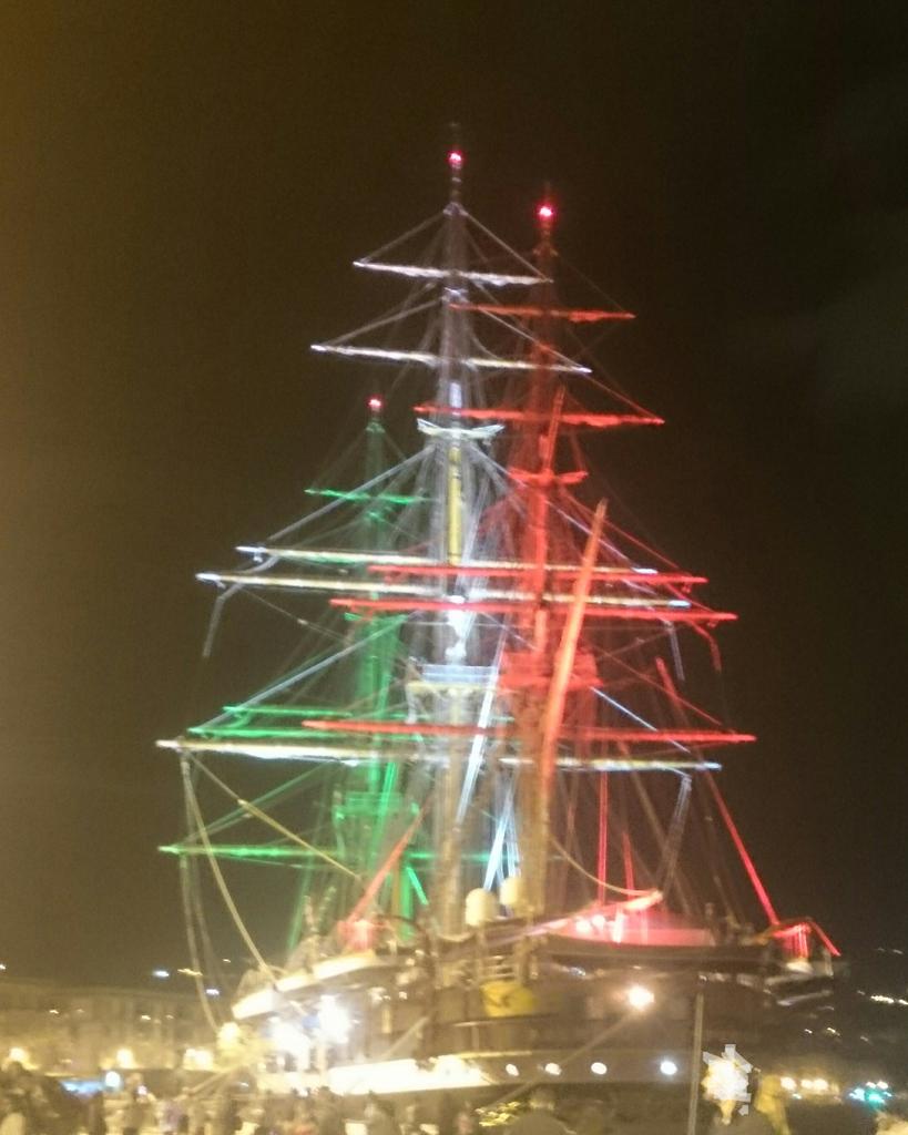 justSLF's tweet photo. #FestadellaRepubblica #tricolore #AmerigoVespucci #Sicilia #Sicily https://t.co/XQ9yu9fB0Q